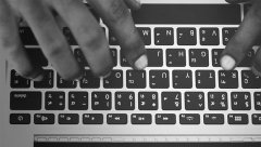 <b>企業ウェブサイトはどうやってアプリを生成し</b>