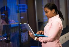 <b>伝統的なインターネットの命は誰によって革命</b>